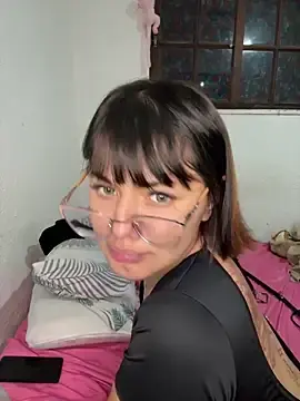 Stripchat Sex Cam of Abrildqquino