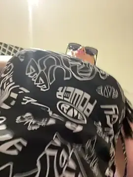 Stripchat Live Sex Cam of CrazzyChicks