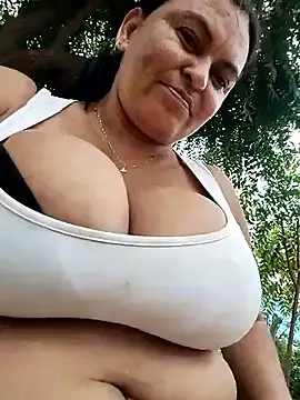 Stripchat Free Porn Cam of Horny-Mommy-Dirty