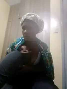 Stripchat Adult Video Chat of Creamymom4