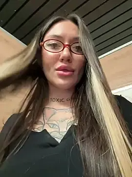 Stripchat Adult Webcam of SaintSquirt