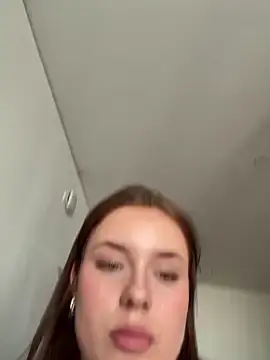 Stripchat Live Sex Cam of MaribelRiver