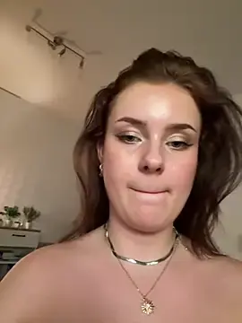 Stripchat Free Porn Cam of MaribelRiver