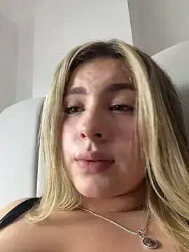Stripchat Adult Webcam of Cloee_Rainbow1