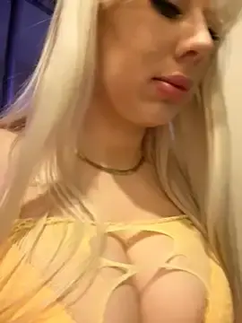 Stripchat Live Sex Cam of LaraHollywood