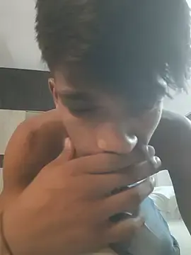 Stripchat Live Sex Cam of singalguy12