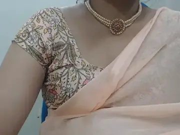 Stripchat Adult Webcam of Lovely_Siri_23