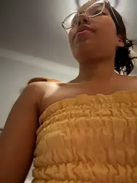 Stripchat Sex Cam of SheenaBrooke