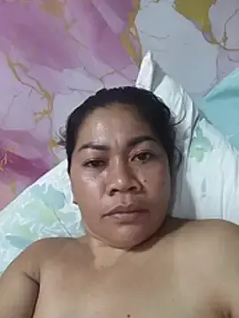 Stripchat Free Porn Cam of SweetChubbyMommy_02