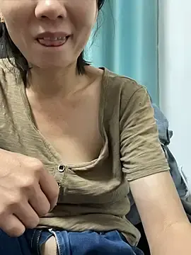 Stripchat Sex Cam of lilysister66