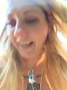 Stripchat Watch Live Sex Cams of SheIsSomething