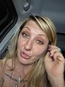 Stripchat Free Live Porn of SheIsSomething