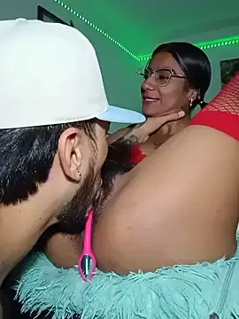 Stripchat Live Sex Cam of Leslly_