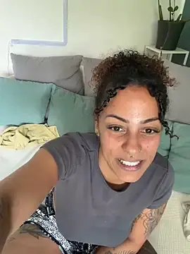 Stripchat Sex Cam of SweetPetiteNoir