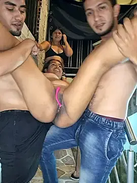 Stripchat Live Sex Cam of royalgirls_x