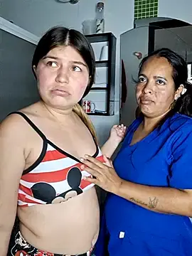 Stripchat Sex Cam of royalgirls_x