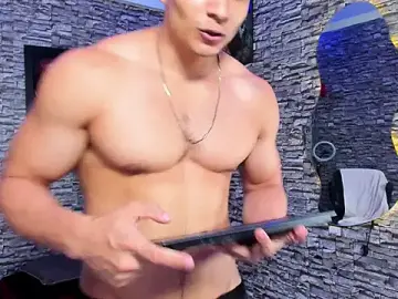 Stripchat Live Sex Cam of ChoreyTaiylor