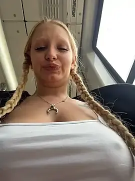 Stripchat Live Sex Cam of Mila_NoRules