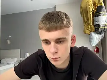 Stripchat Free Porn Cam of SoloFury