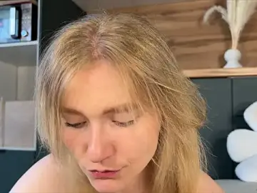 Stripchat Live Sex of Adelovenick