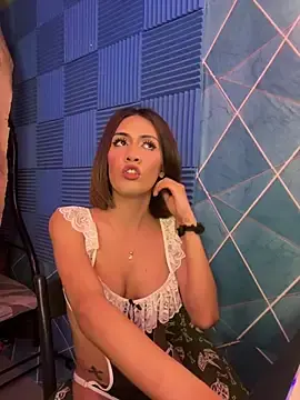 Stripchat Free Porn Cam of Bomb_Maddy