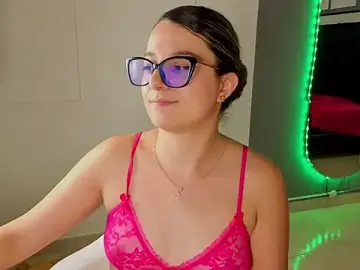 Stripchat Sex Cam of katiaa_lovv