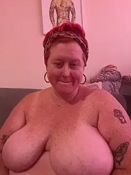 Stripchat Adult Webcam of BustyRedxx