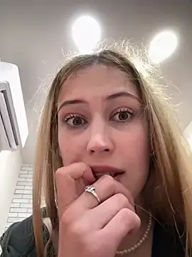 Stripchat Live Sex Cam of blonde_exe