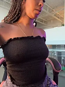 Stripchat Sex Cam of Your_Paris