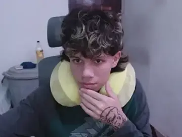 Stripchat Live Sex Cam of andy_dan18