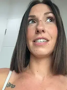 Stripchat Sex Cam of lola_tentatiion