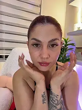 Stripchat Live Sex Cam of zafiro_mo0n
