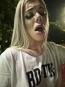 Stripchat Free Porn Cam of AlyssaFoxx_