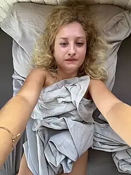 Stripchat Sex Cam of MileySummer