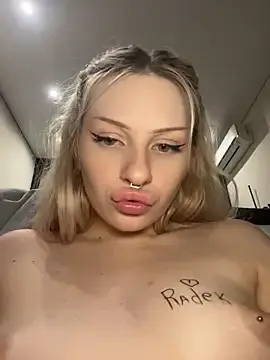 Stripchat Sex Cam of DayaFoxy