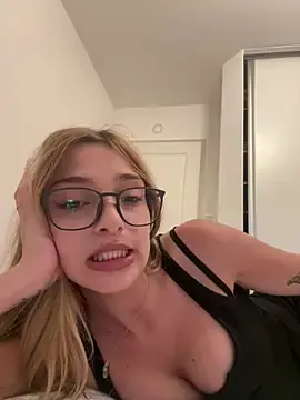 Stripchat Free Live Porn of paulinee2006