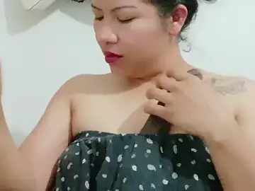 Stripchat Free Live Porn of MojaditPussy
