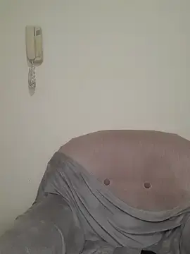 Stripchat Free Porn Cam of DianiQueenn