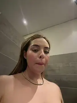 Stripchat Sex Cam of Alirawrz