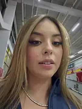 Stripchat Free Porn Cam of Alirawrz