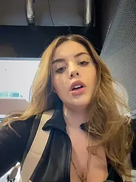Stripchat Adult Webcams of Alirawrz