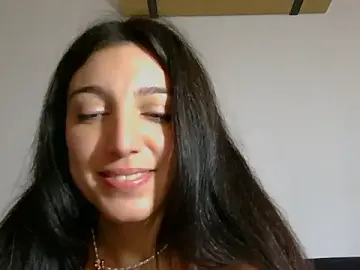 Stripchat Watch Live Sex Cams of petitebelu