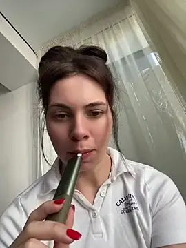Stripchat Free Live Porn of CurlyLara