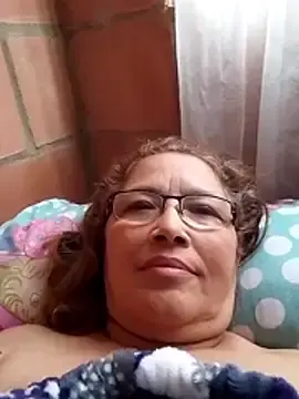 Stripchat Live Sex Cam of Cessi50