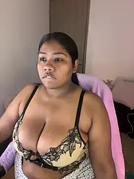 Stripchat Free Porn Cam of paola091