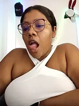 Stripchat Live Sex Cam of paola091