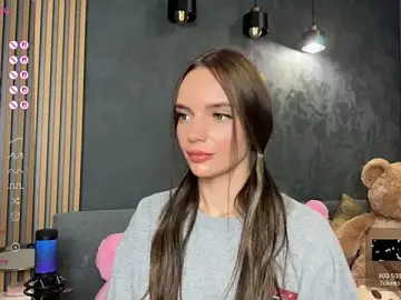 Stripchat Sex Cam of litlle_angelll