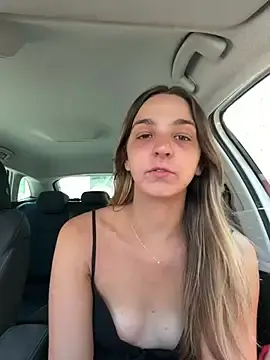 Stripchat Free Porn Cam of DoriDelux66
