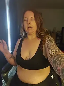 Stripchat Free Porn Cam of TattedMamaXOXO
