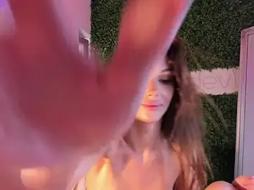 Stripchat Sex Cam of realhotfallingdevil